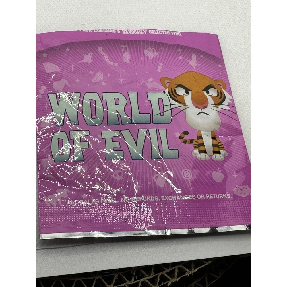 2016 Disney Pin King Candy World of Evil Series Mystery Pin Wreck It Ralph Turbo